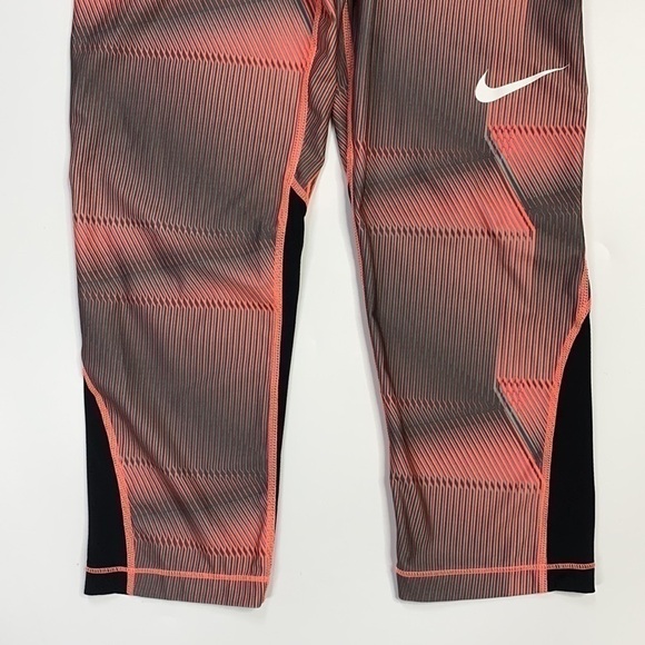 Nike Pro-Dri-Fit Multicolor Elastic Waist Athletic Pull On Capri - Picture 3 of 13